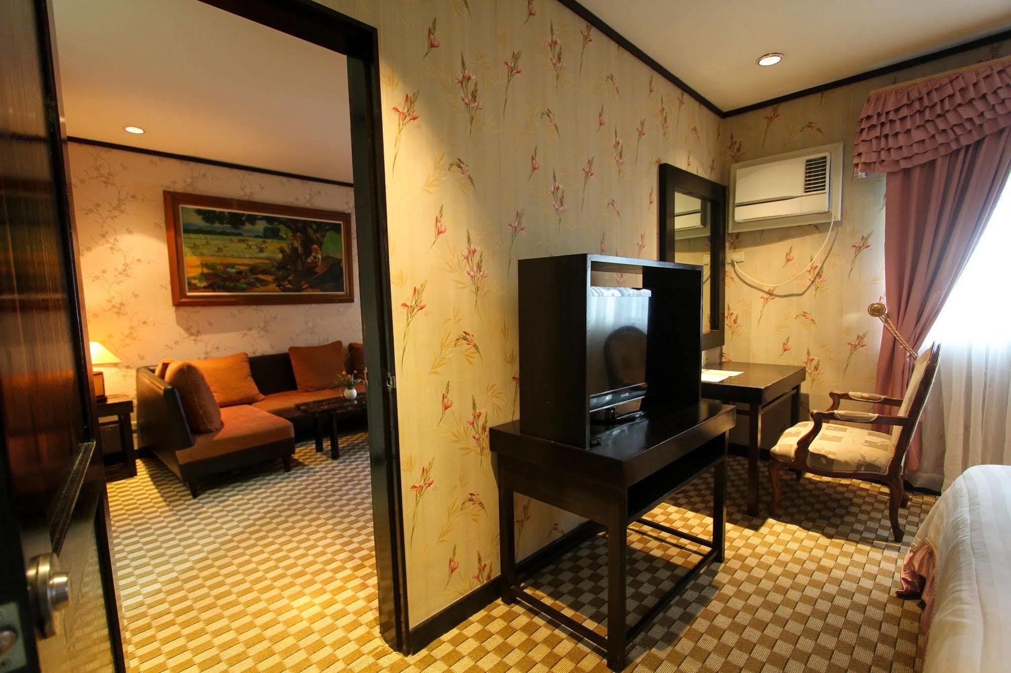 Luisita Central Park Hotel Tarlac City Εξωτερικό φωτογραφία