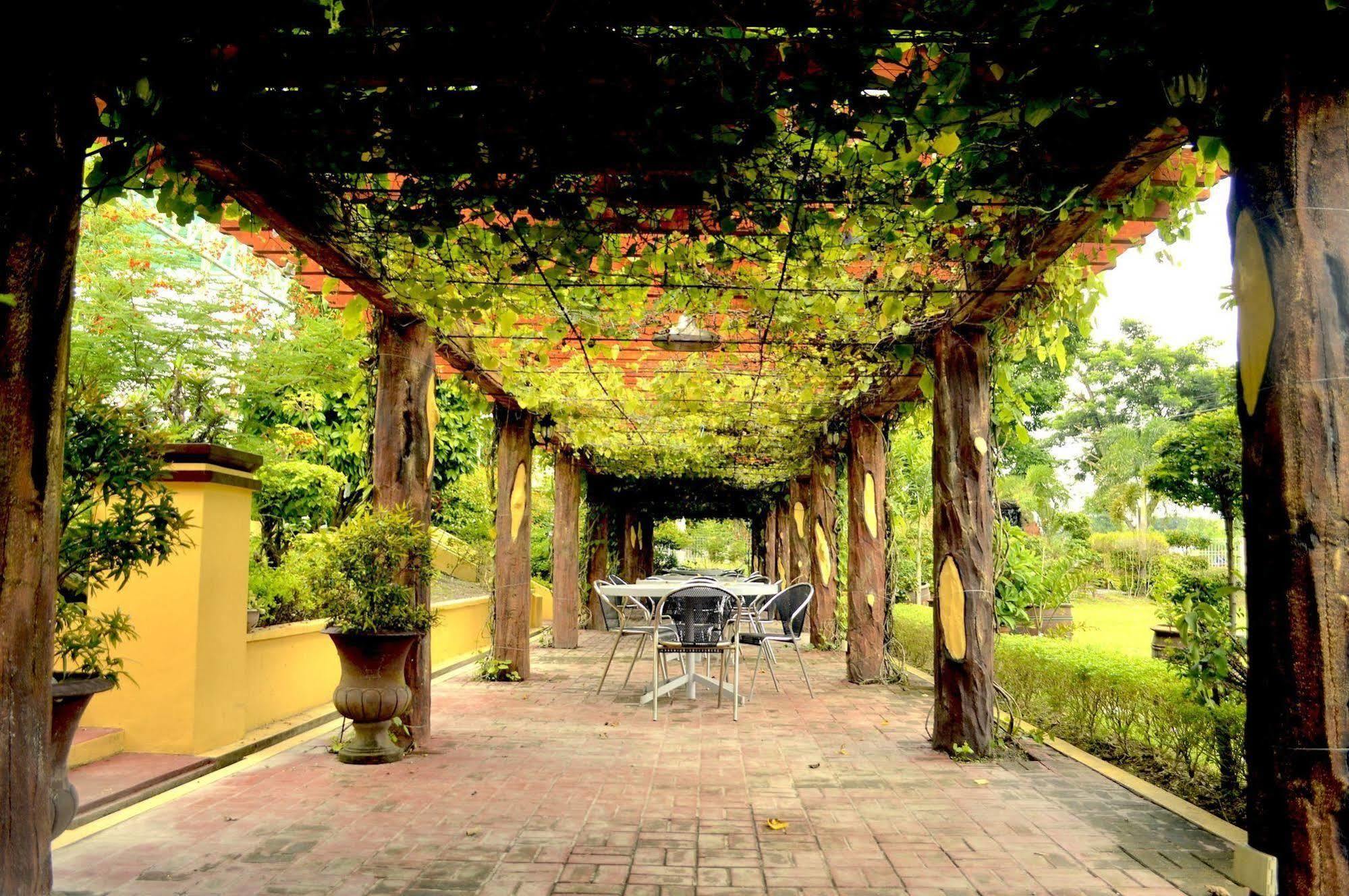 Luisita Central Park Hotel Tarlac City Εξωτερικό φωτογραφία